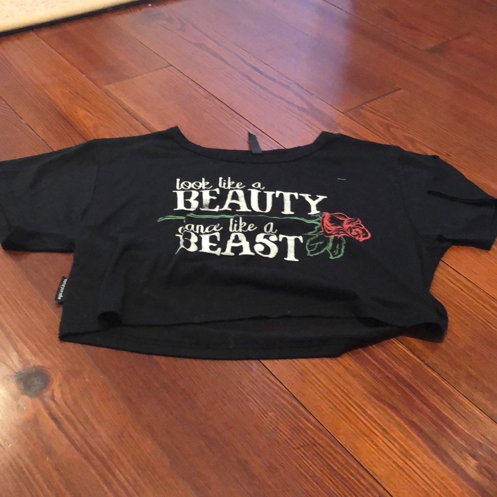 Black cropped tee